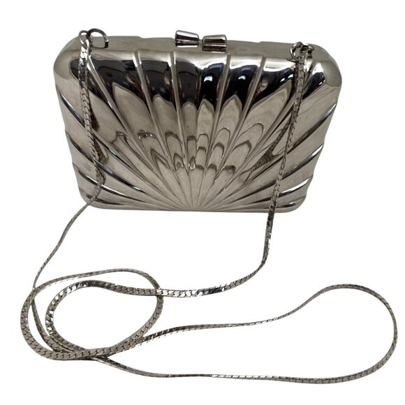 Vintage Silver Clamshell Metal Purse With Chain Strap & Clasp Closure - Picture 1 of 12